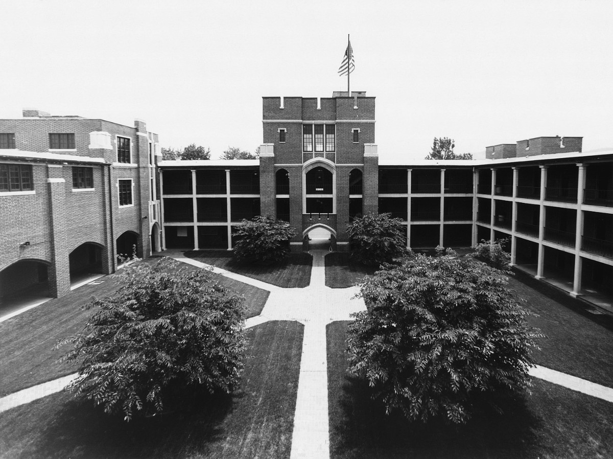 [Phót~ó cré~dít: D~HR, cá~ 1996]